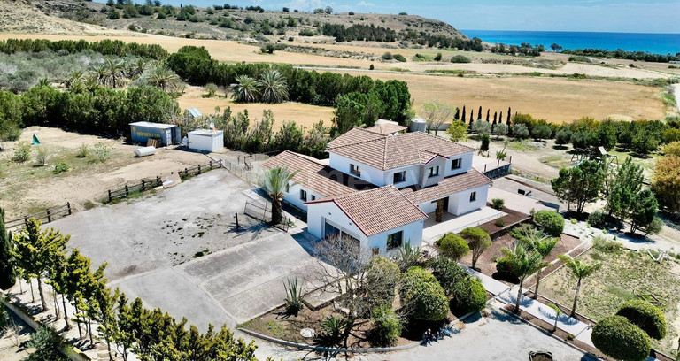 Villa for sale in Larnaca