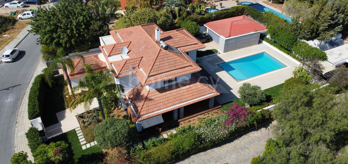 Вилла на продажу в Лимассол