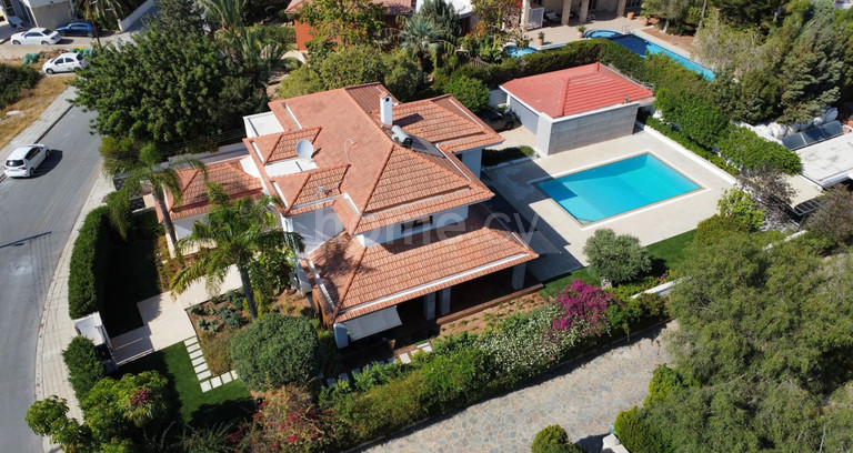 Вилла на продажу в Лимассол