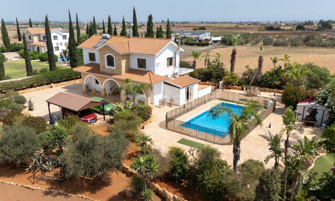 Villa for sale in Frenaros