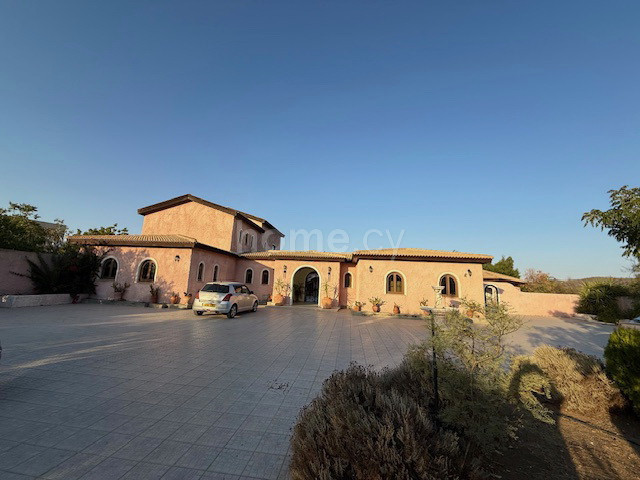 Вилла на продажу в Ларнака