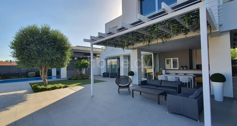 Вилла на продажу в Лимассол