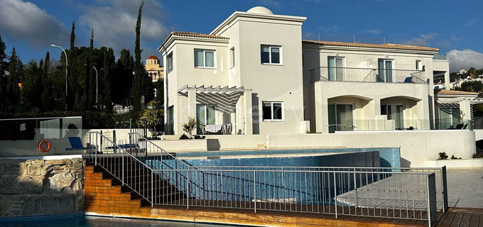 Квартира на первом этаже на продажу в Пафос