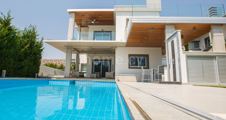 Villa to rent in Limassol
