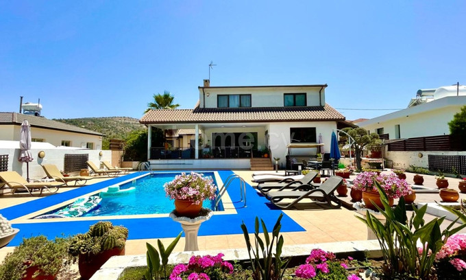 Hus till salu i Larnaca