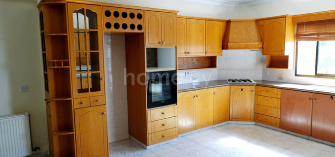 Top floor apartment to rent in Paphos