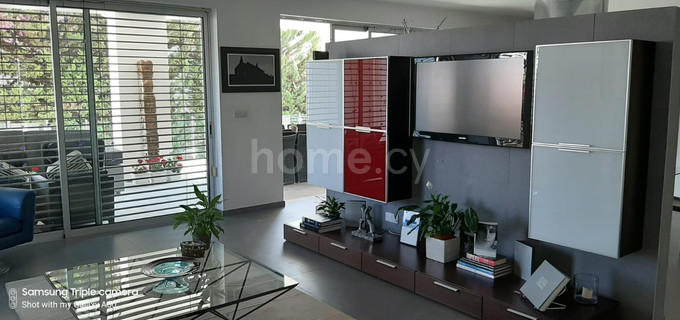 Вилла на продажу в Лимассол