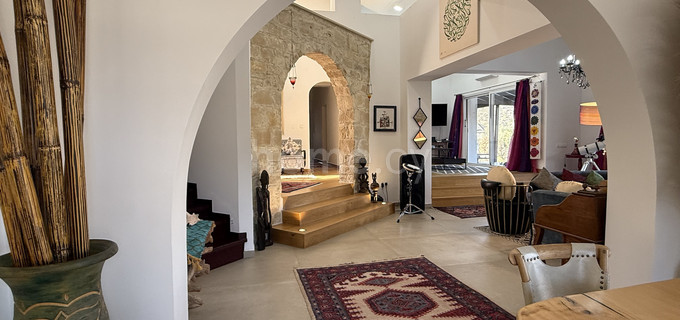 Вилла на продажу в Лимассол