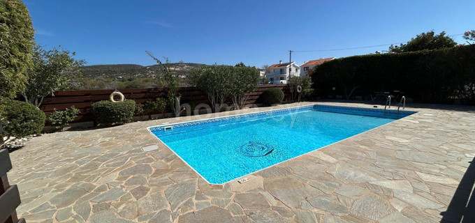 Top floor apartment to rent in Paphos