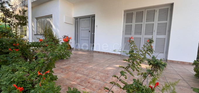 Смежный дом на продажу в Никосия