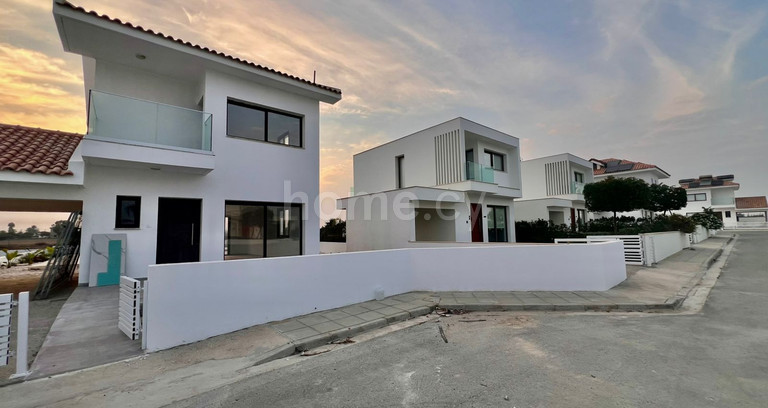Вилла на продажу в Ларнака