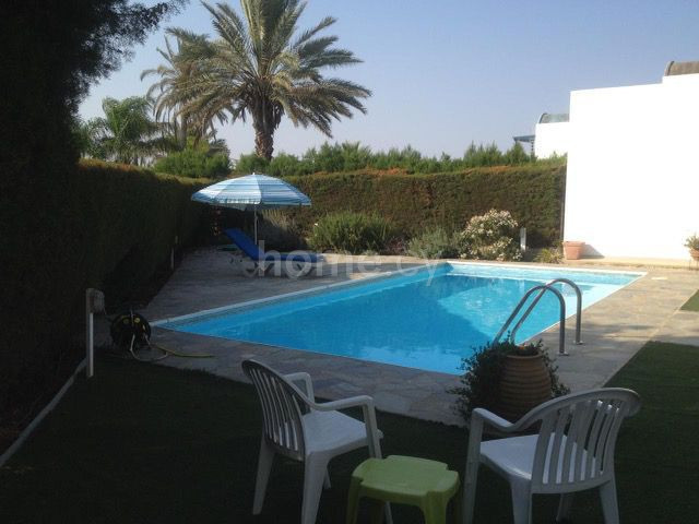 Вилла на продажу в Ларнака