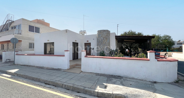 Bungalow for sale in Paralimni