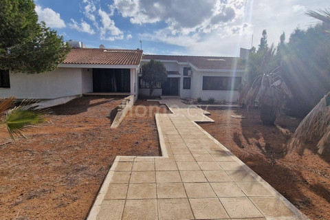 House for sale in Paralimni