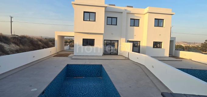 Casa semi independiente a la venta en Larnaca