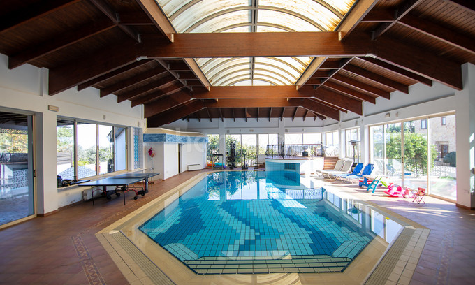 Villa a la venta en Deryneia