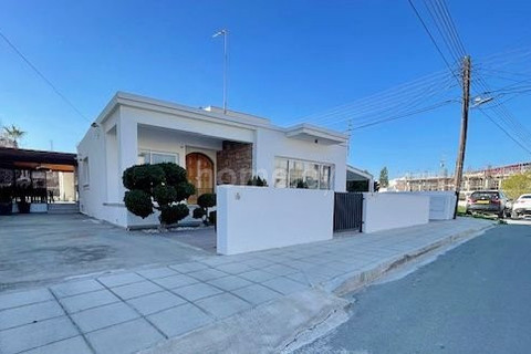 Enplanshus till salu i Larnaca