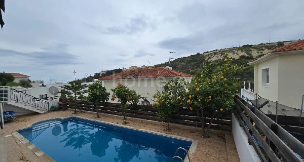 Вилла на продажу в Лимассол