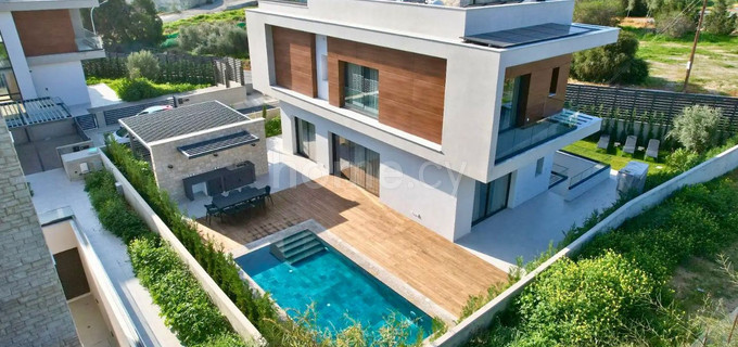 Вилла на продажу в Лимассол
