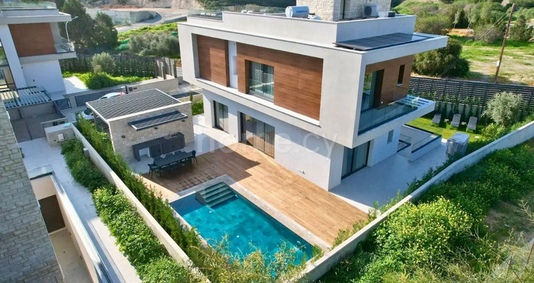 Вилла на продажу в Лимассол