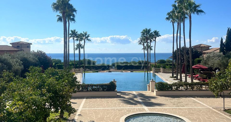 Смежный дом на продажу в Лимассол