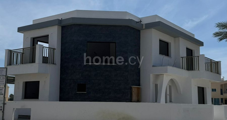 Вилла на продажу в Ларнака