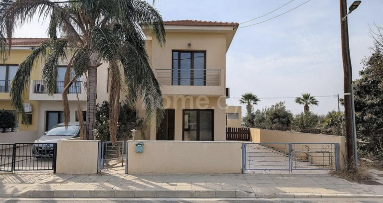 Смежный дом на продажу в Ларнака
