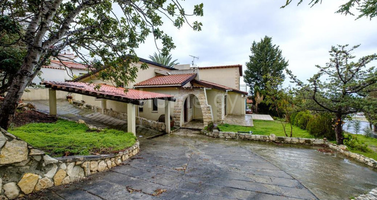 Villa for sale in Paphos