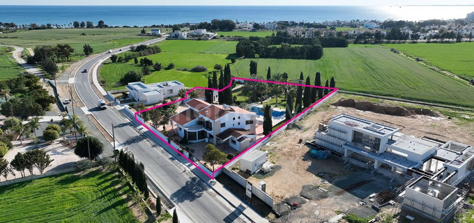Villa for sale in Larnaca