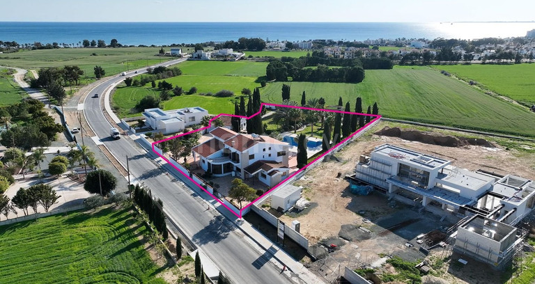 Villa for sale in Larnaca