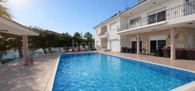 Вилла на продажу в Лимассол