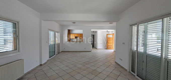 Квартира на первом этаже на продажу в Никосия