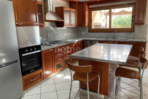 Semi-detached house to rent in Nicosia
