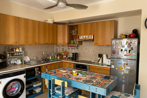 Top floor apartment to rent in Larnaca