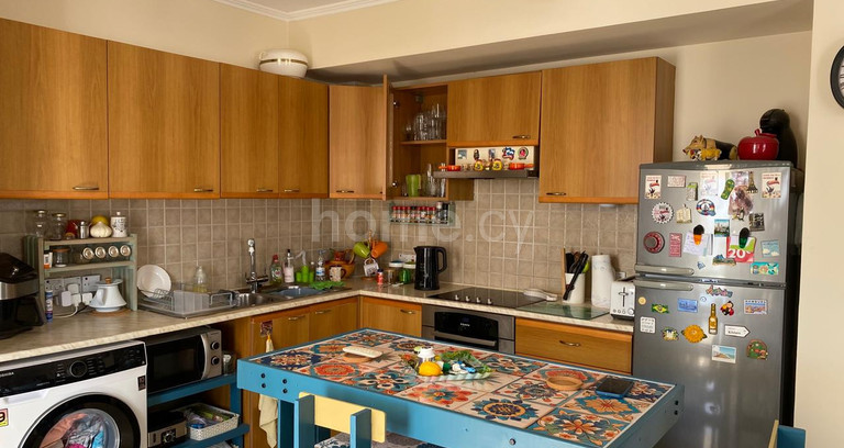Top floor apartment to rent in Larnaca