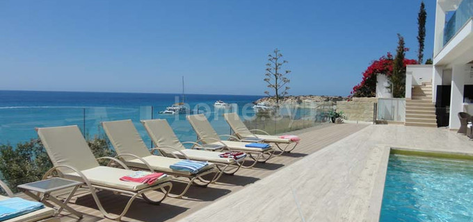 Hus till salu i Peyia