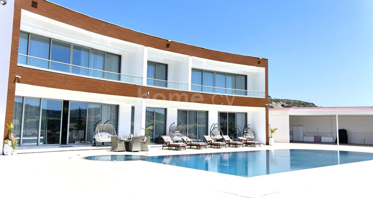 Villa to rent in Limassol