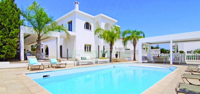 Villa for sale in Cape Greko