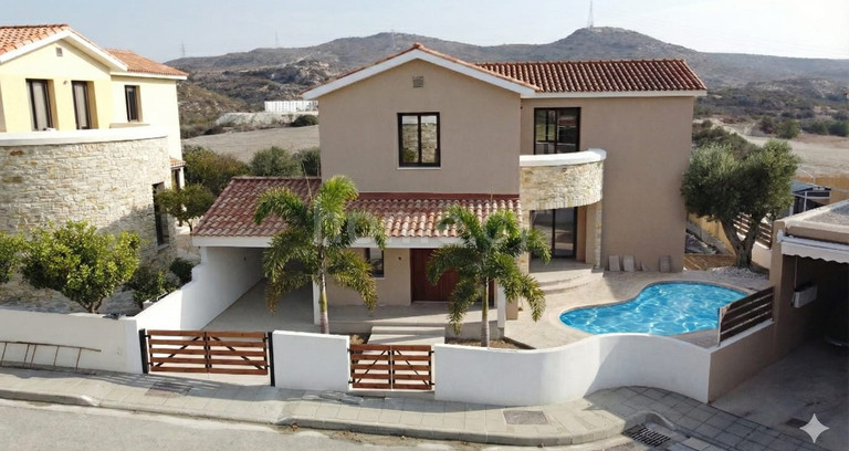 Villa for sale in Larnaca