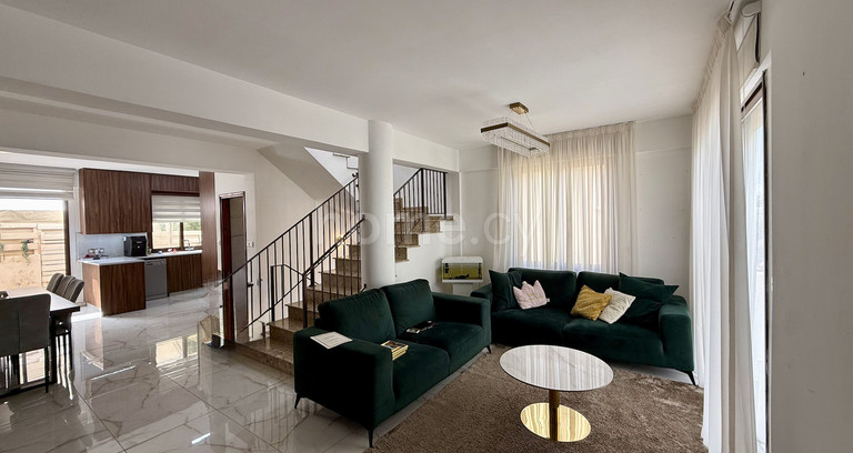 Casa semi independiente a la venta en Larnaca