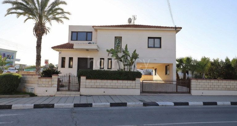 Villa for sale in Larnaca