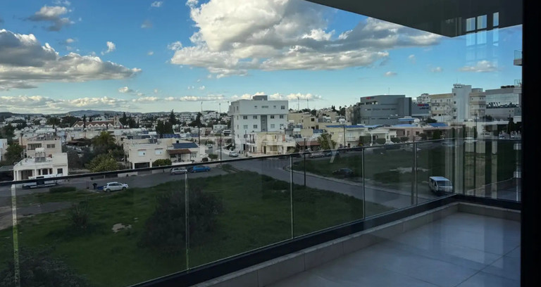 Top floor apartment to rent in Larnaca