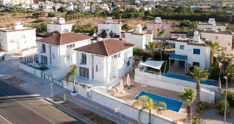 House for sale in Pernera