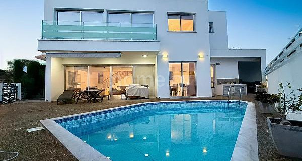 Hus till salu i Ayia Napa