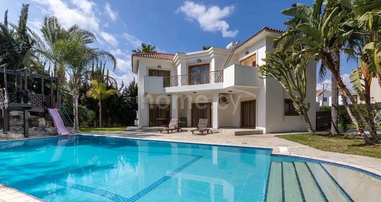Villa for sale in Larnaca