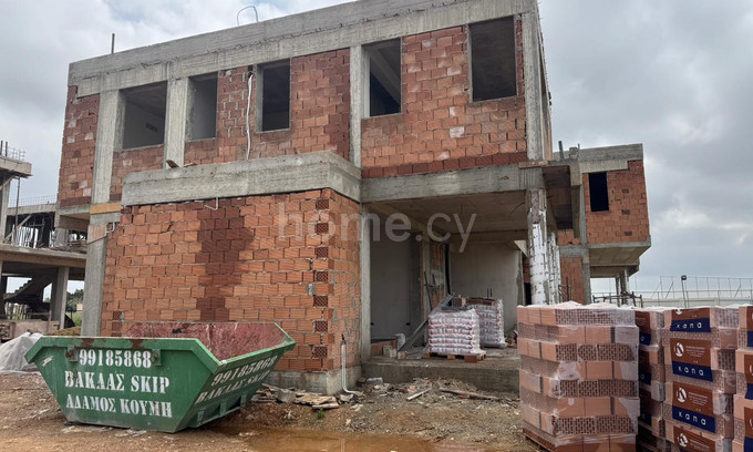 Villa for sale in Deryneia