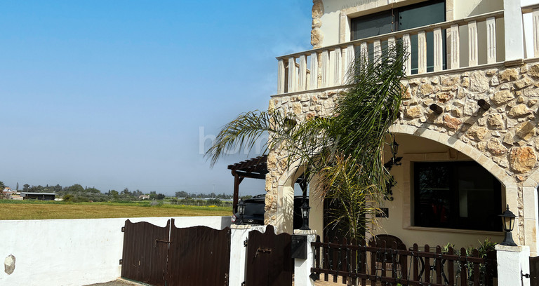 Radhus till salu i Avgorou