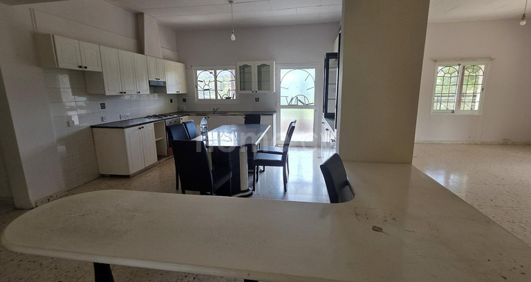 Вилла на продажу в Лимассол