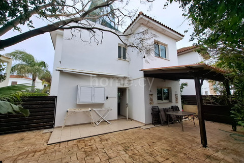 House for sale in Pernera