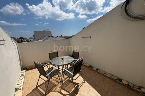 Top floor apartment to rent in Larnaca